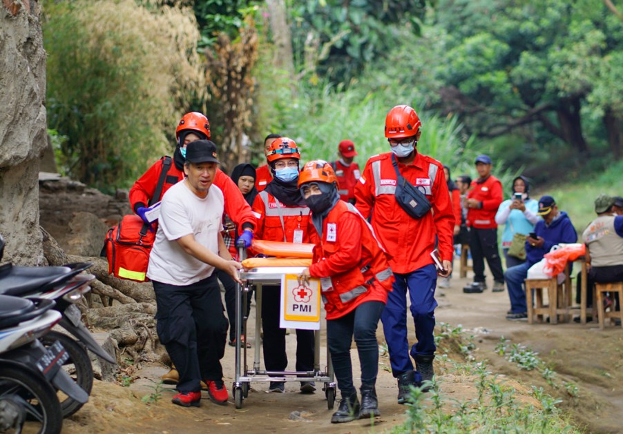 first aid diklat PMI PMR KSR relawan pertolongan bencana tanjung korps Red Cross Indonesia website